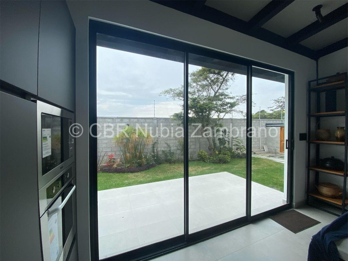 Casa Moderna Independiente con Terreno, 5 Dorm., Areas Verdes Amplias, Luz Natural — imagen 9
