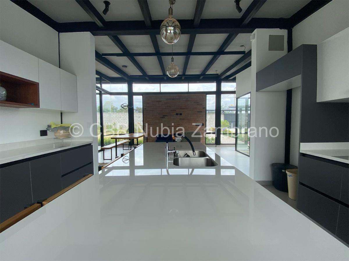 Casa Moderna Independiente con Terreno, 5 Dorm., Areas Verdes Amplias, Luz Natural — imagen 8