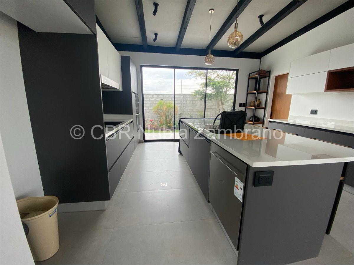Casa Moderna Independiente con Terreno, 5 Dorm., Areas Verdes Amplias, Luz Natural — imagen 7