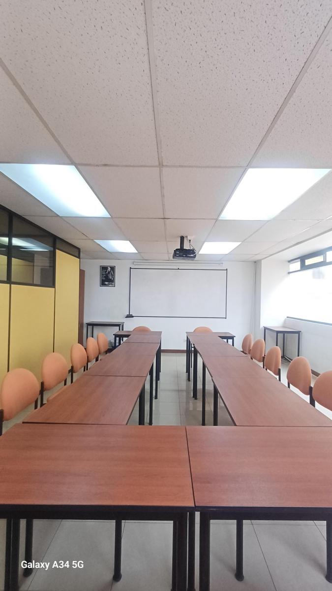 Renta o Venta Oficina en 128 m², 2 Baños, Garaje _ La Carolina, Calle Alpahalla — imagen 10