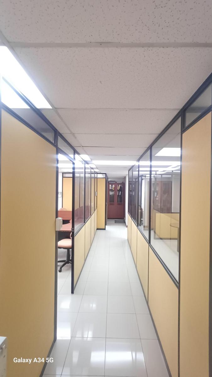 Renta o Venta Oficina en 128 m², 2 Baños, Garaje _ La Carolina, Calle Alpahalla — imagen 8