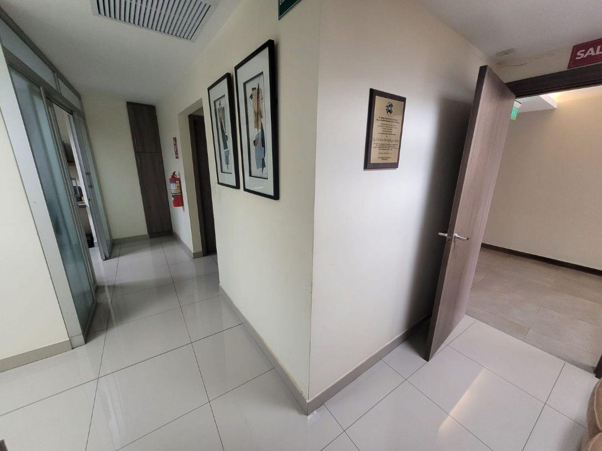 Hermosa Oficina Comercial de 154 m² en Venta en Parque Empresarial Colon, Guayas — imagen 7