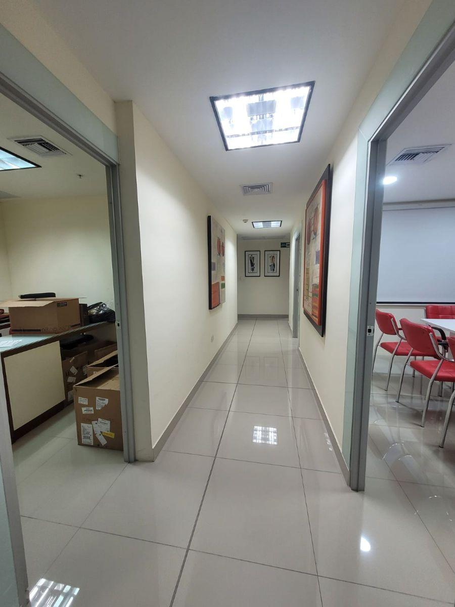 Hermosa Oficina Comercial de 154 m² en Venta en Parque Empresarial Colon, Guayas — imagen 6