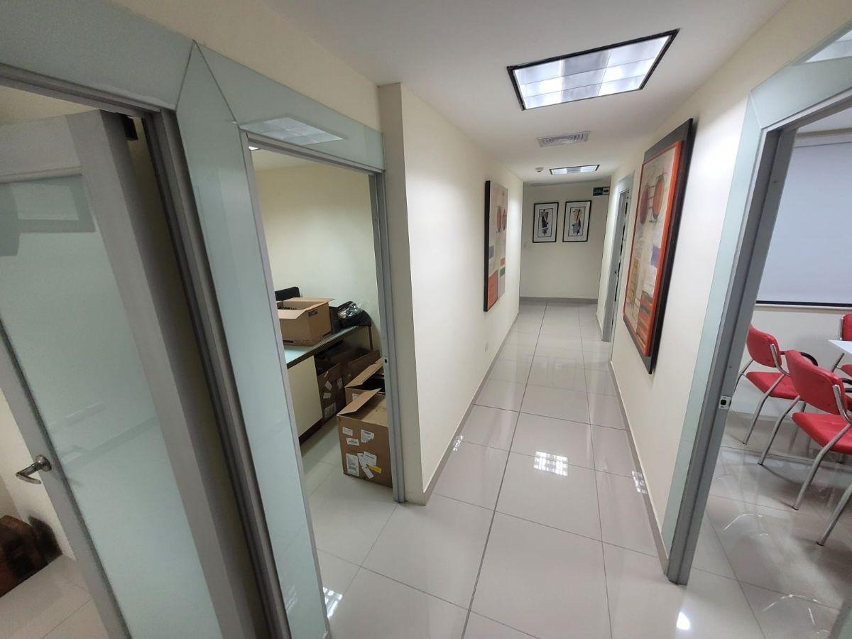 Hermosa Oficina Comercial de 154 m² en Venta en Parque Empresarial Colon, Guayas — imagen 5