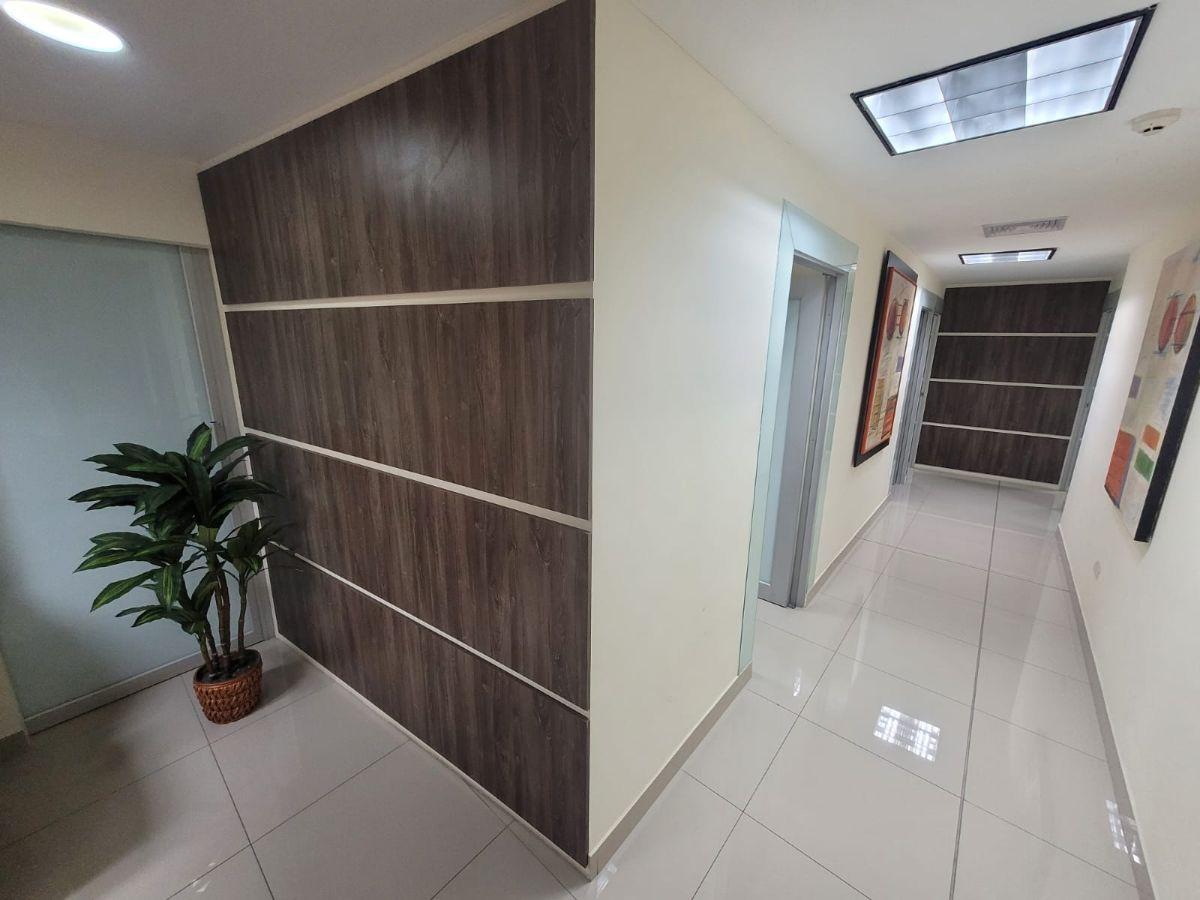 Hermosa Oficina Comercial de 154 m² en Venta en Parque Empresarial Colon, Guayas — imagen 4