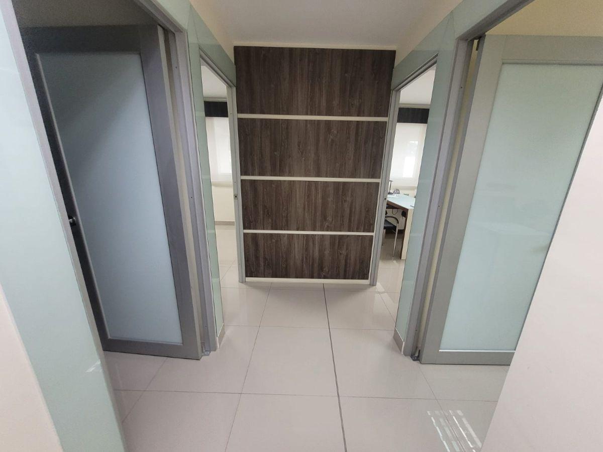 Hermosa Oficina Comercial de 154 m² en Venta en Parque Empresarial Colon, Guayas — imagen 3