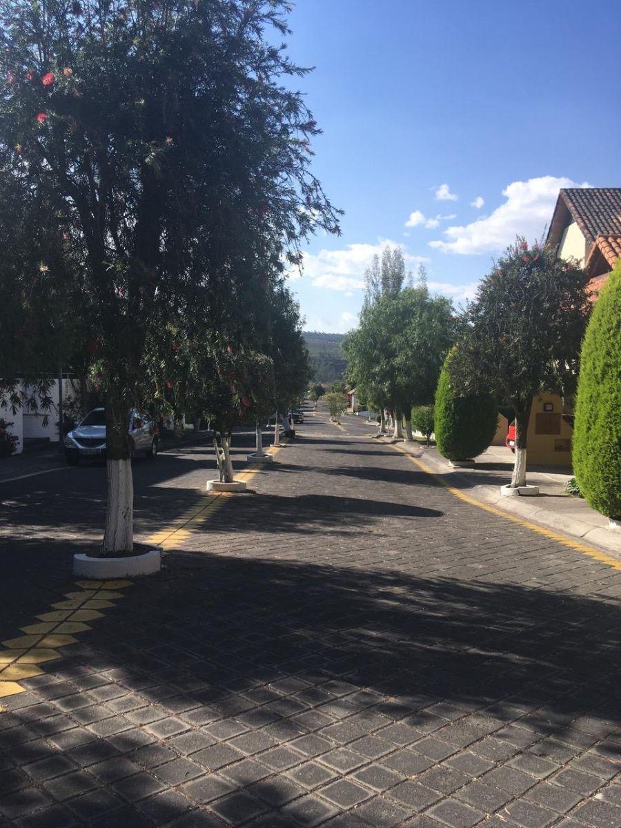 Cerca de Usfq, Amplia y Acogedora Casa con Jardín, Dentro de Urbanización, Guardiania 24/7 — imagen 9