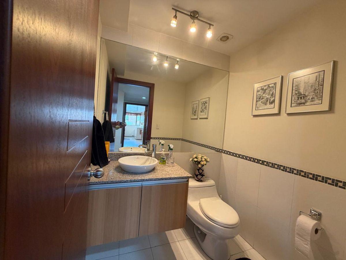 Departamento de 161 m² con 3 Recámaras en Venta, La Carolina — imagen 8