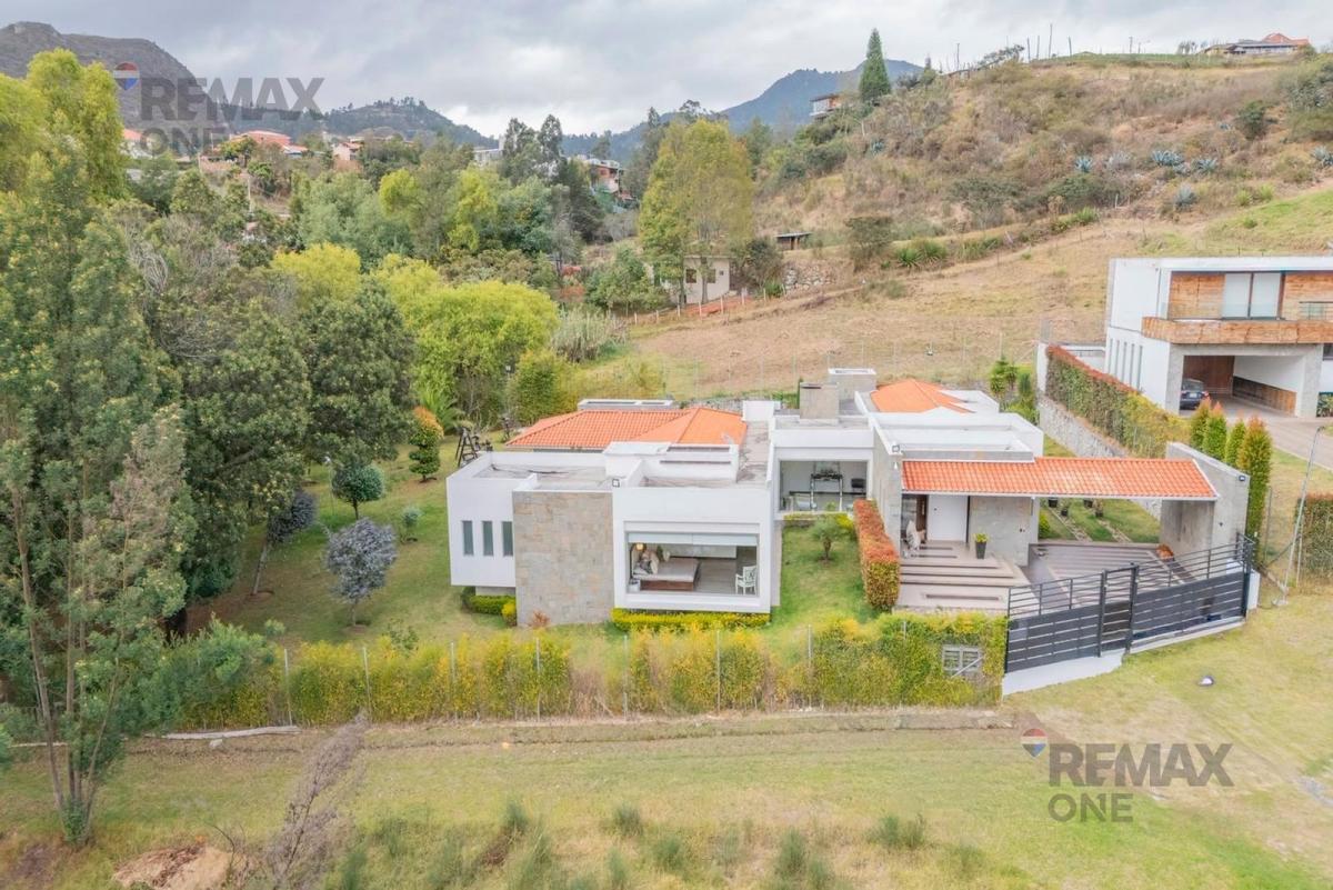 En Venta Lujosa Casa de Una Planta en Challuabamba, Azuay — imagen 10