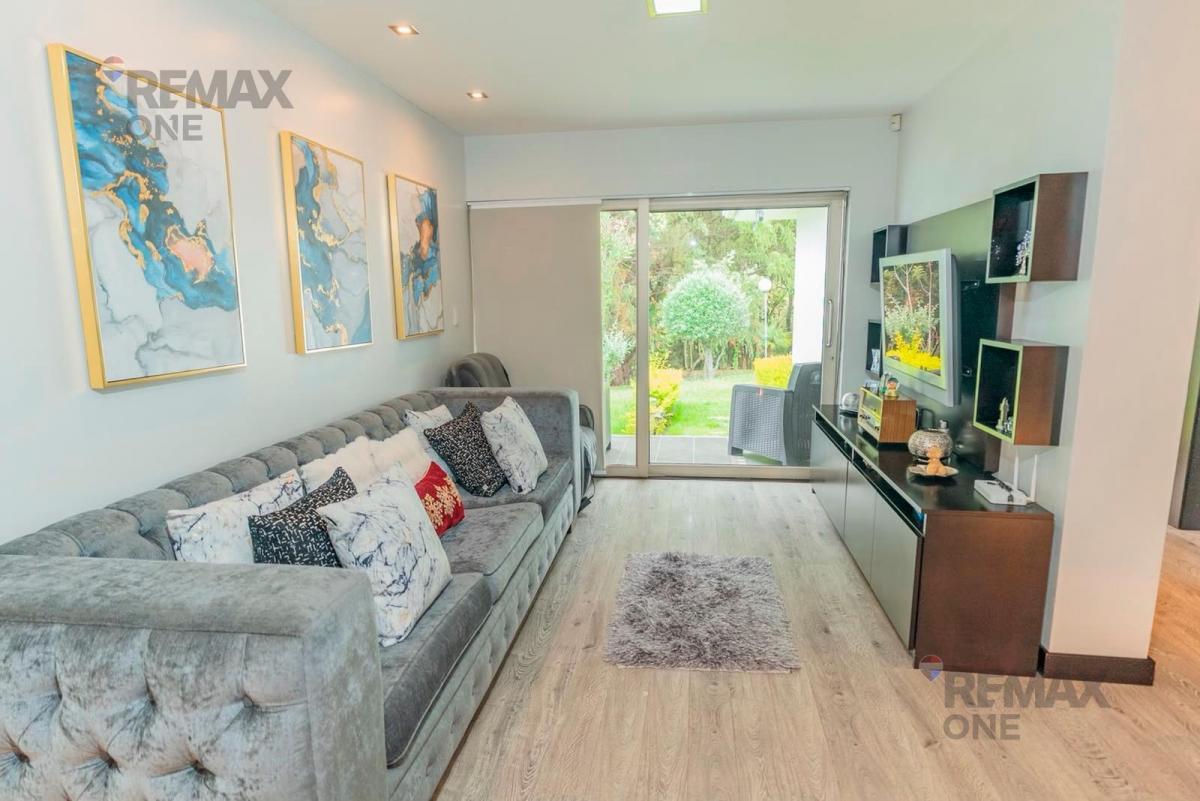 En Venta Lujosa Casa de Una Planta en Challuabamba, Azuay — imagen 9