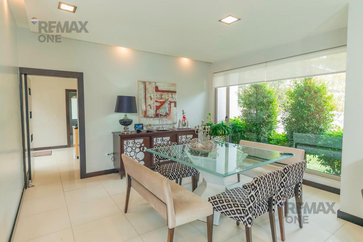 En Venta Lujosa Casa de Una Planta en Challuabamba, Azuay — imagen 7