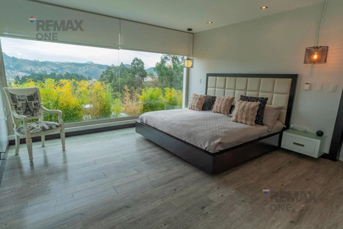 En Venta Lujosa Casa de Una Planta en Challuabamba, Azuay — imagen 5