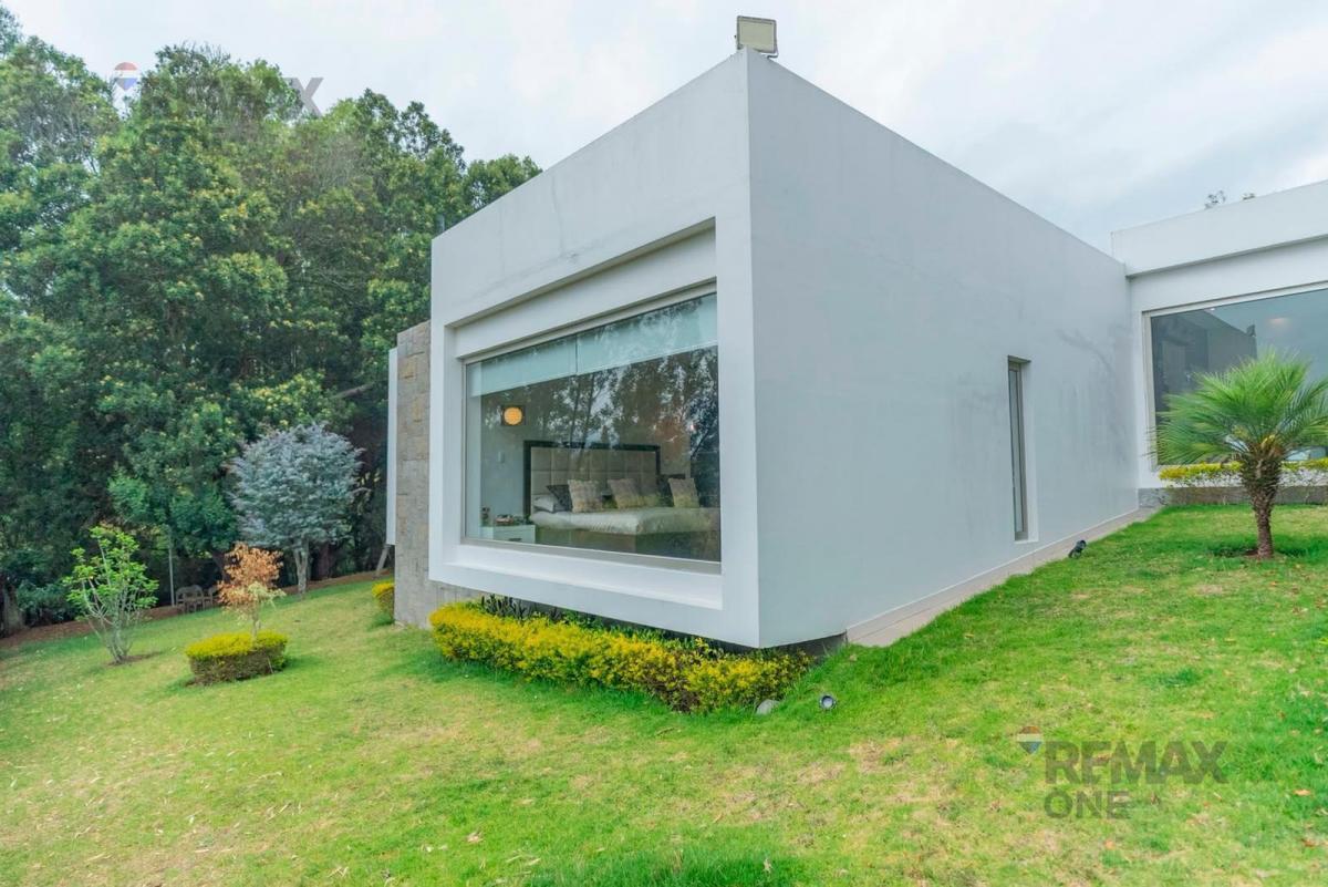 En Venta Lujosa Casa de Una Planta en Challuabamba, Azuay — imagen 3