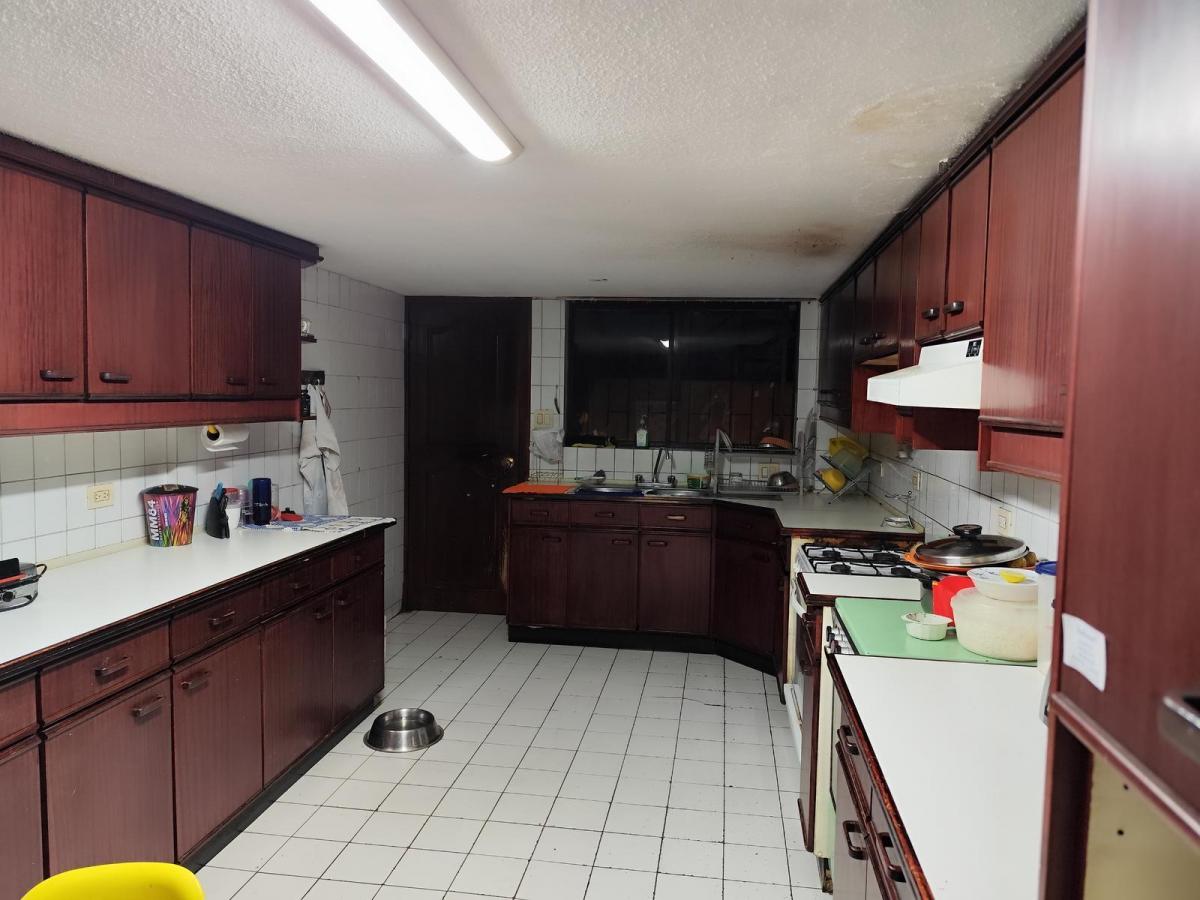 Casa Independiente de Venta, con 7 Dorm., Calle Cerrada con Seguridad — imagen 8