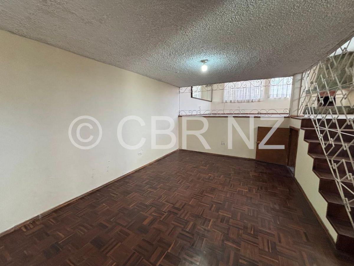 Casa Independiente Amplia con 4 Parqueaderos en Venta, Sector Las Casas — imagen 9