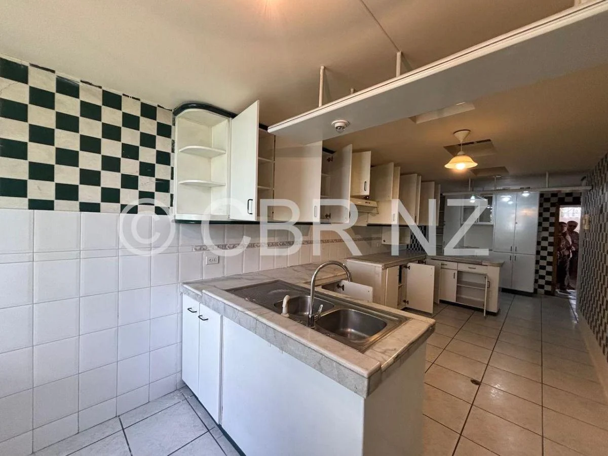 Casa Independiente Amplia con 4 Parqueaderos en Venta, Sector Las Casas — imagen 8