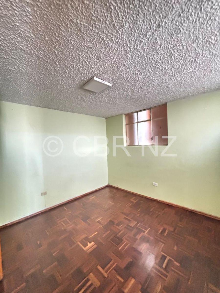 Casa Independiente Amplia con 4 Parqueaderos en Venta, Sector Las Casas — imagen 4