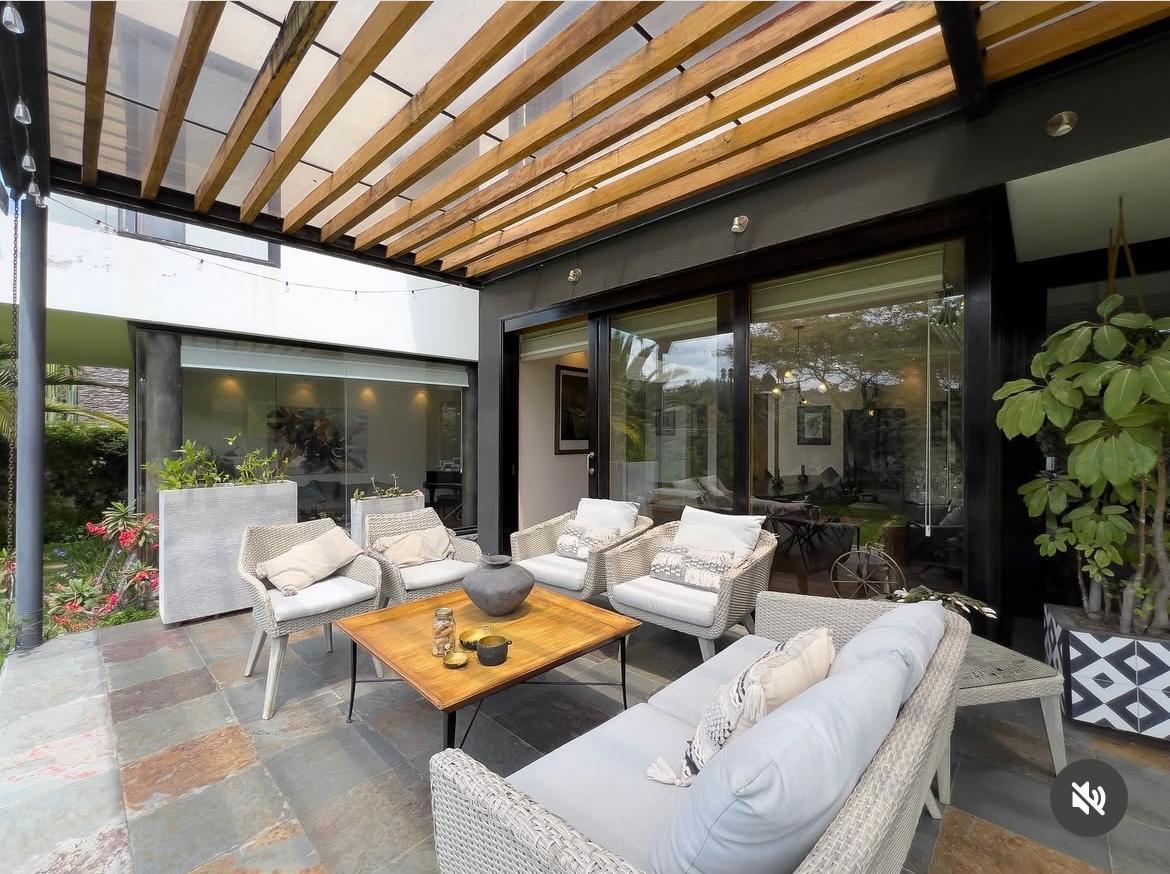 Vendo Hermosa Casa Urb Rancho San Francisco - Miravalle - Cumbaya — imagen 4