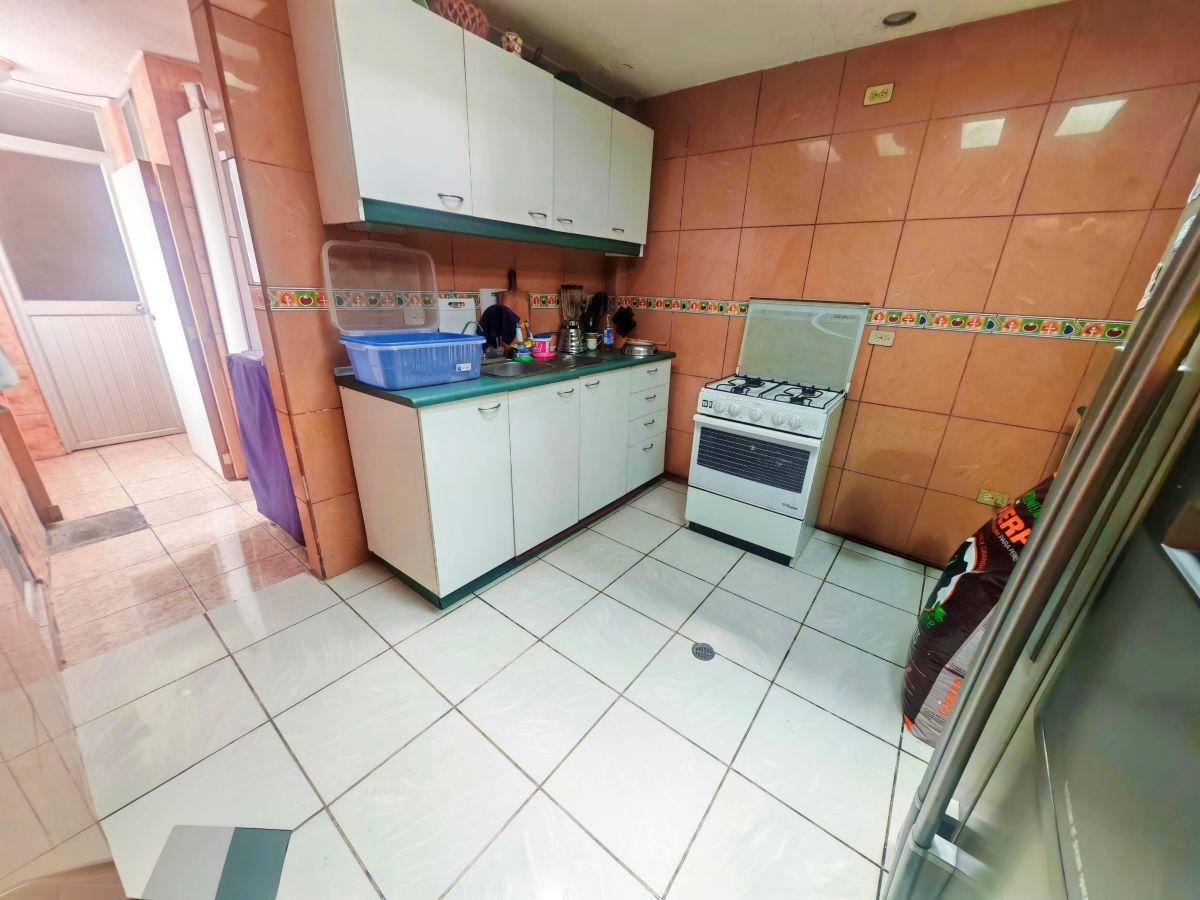 Venta de Casa de 3 Pisos con Patio Amplio de 75 m² y 117 m² Habitables en El Norte de Quito, Sector — imagen 7