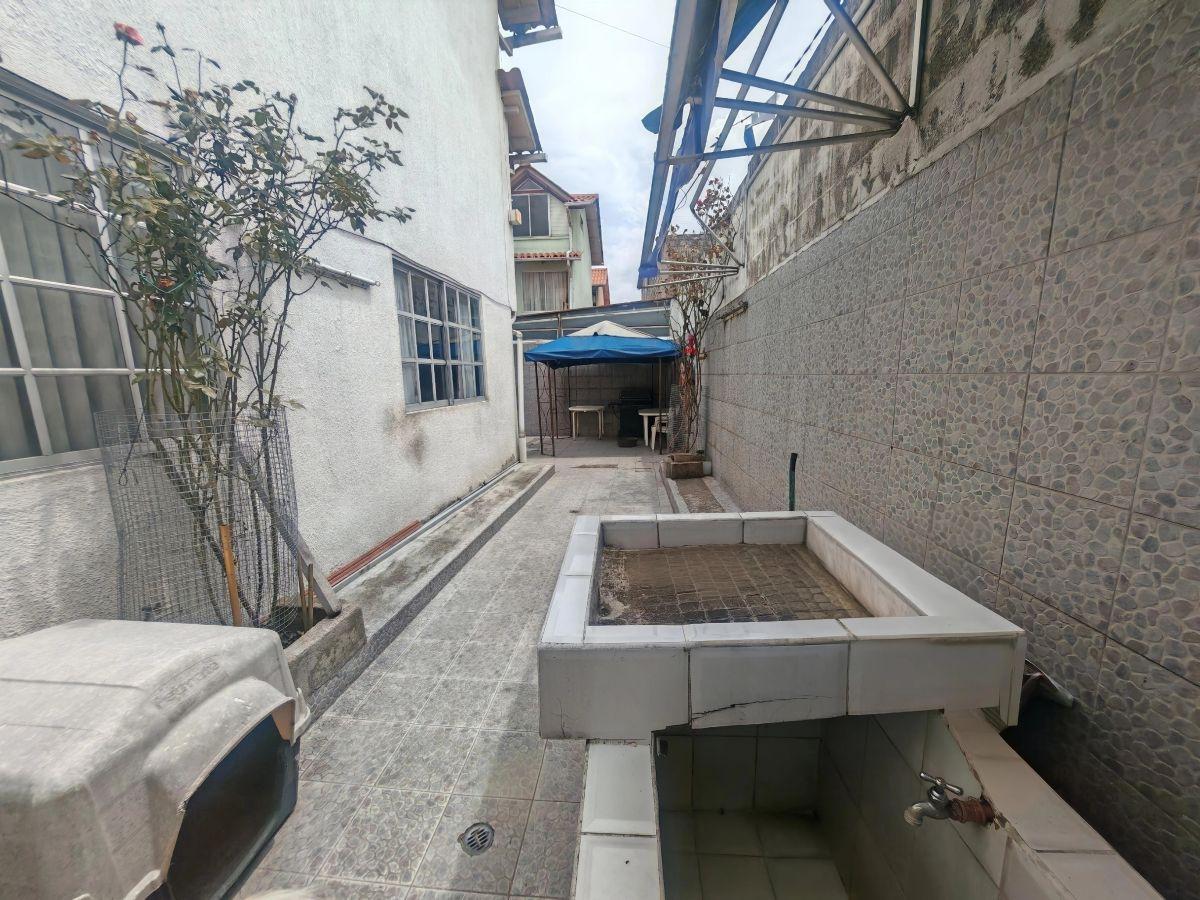 Venta de Casa de 3 Pisos con Patio Amplio de 75 m² y 117 m² Habitables en El Norte de Quito, Sector — imagen 5