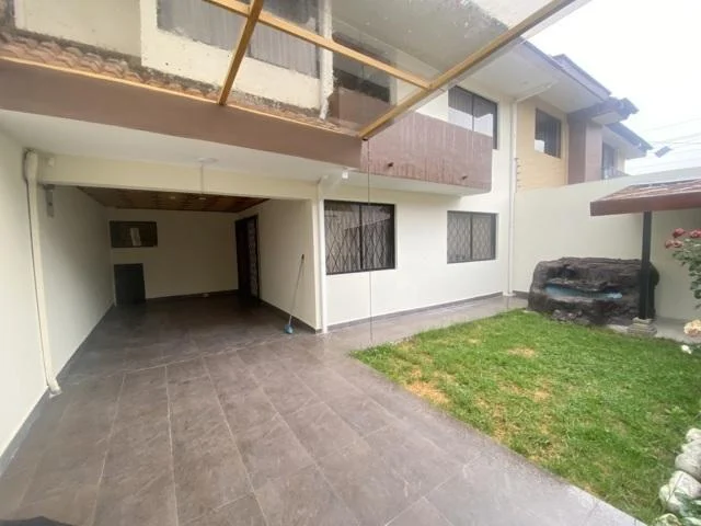 Casa en Venta Ubicada en La Calle Daniel Alvarado y Av de Las Américas Cuenca Ec. Azuay — imagen 7