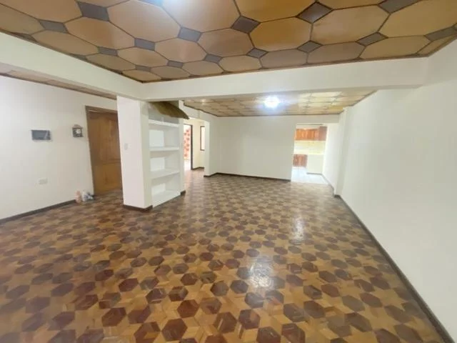 Casa en Venta Ubicada en La Calle Daniel Alvarado y Av de Las Américas Cuenca Ec. Azuay — imagen 5