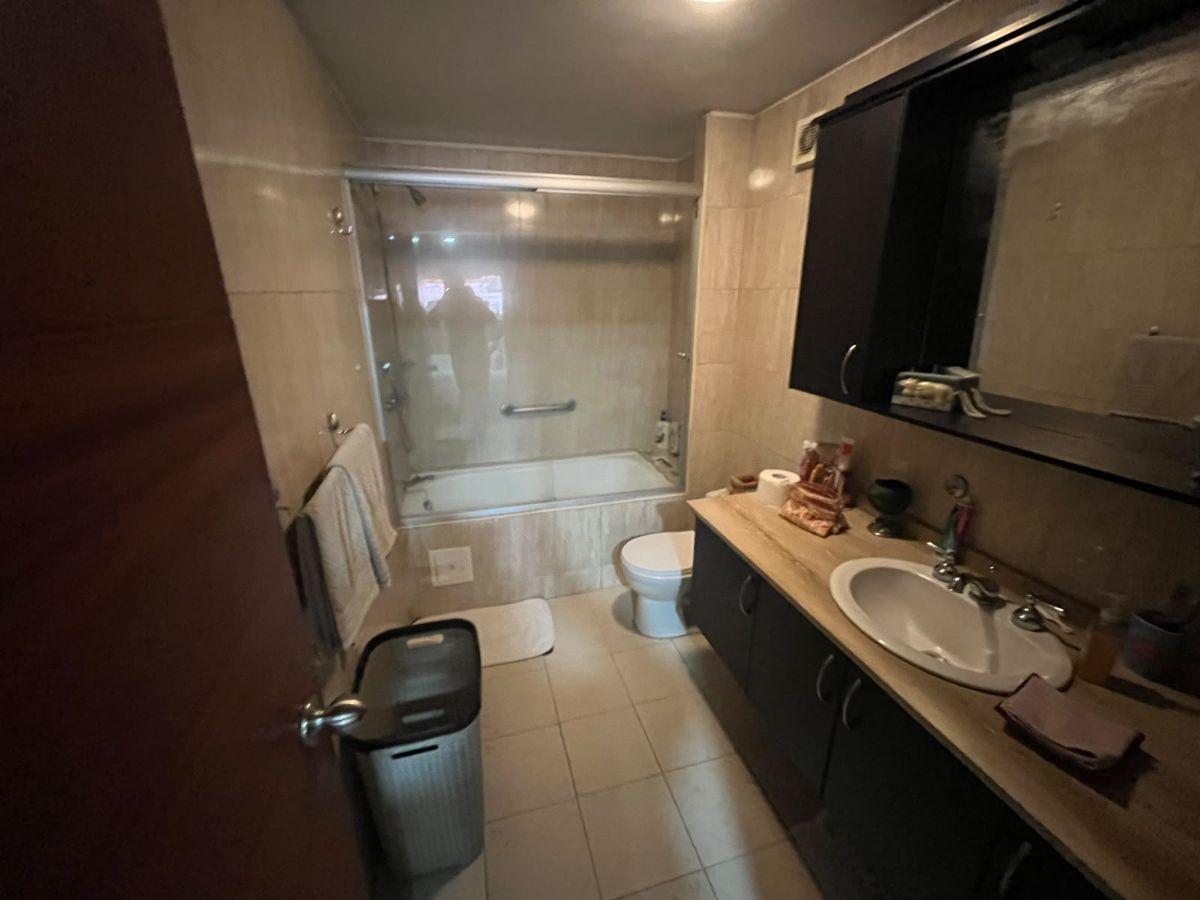 Casa de 225 m² con 4 Habitaciones en Venta en Cumbayá — imagen 9