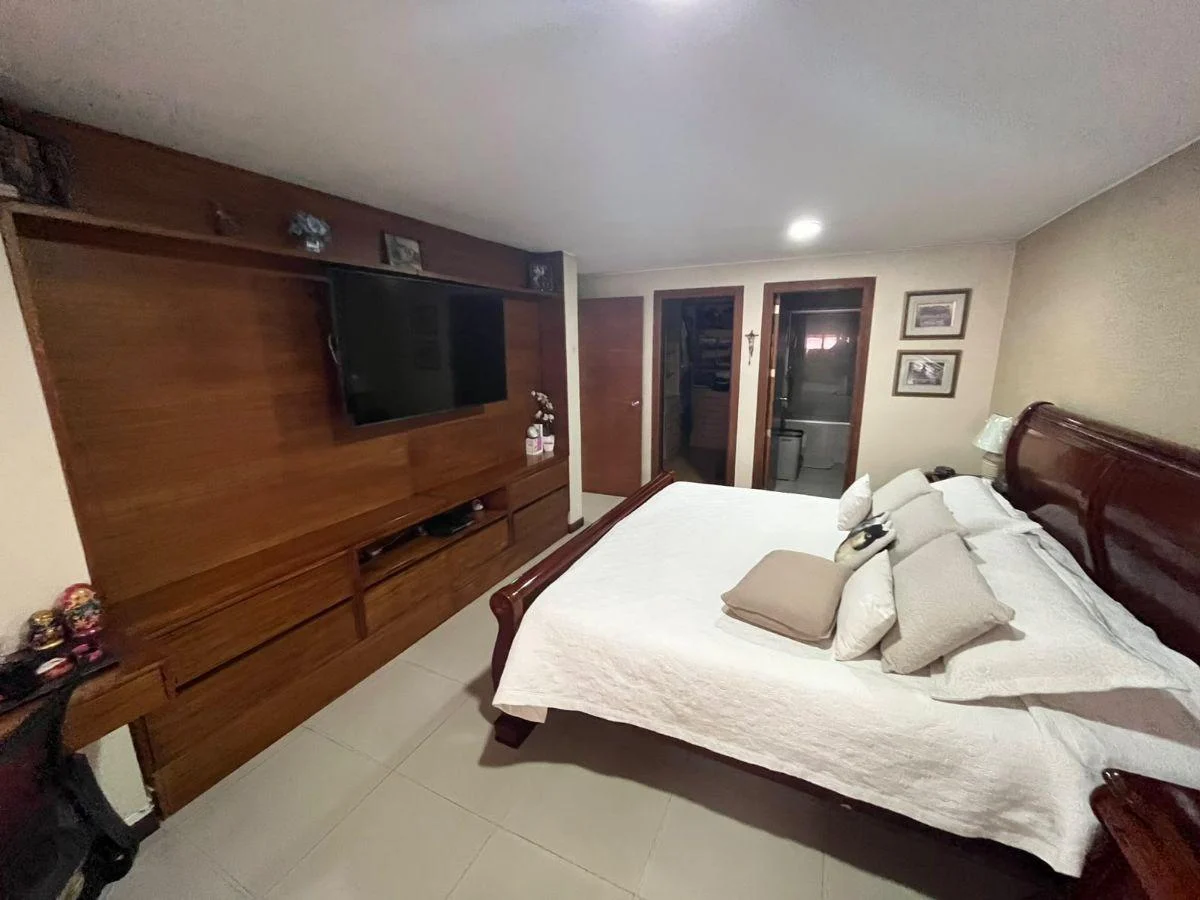 Casa de 225 m² con 4 Habitaciones en Venta en Cumbayá — imagen 7