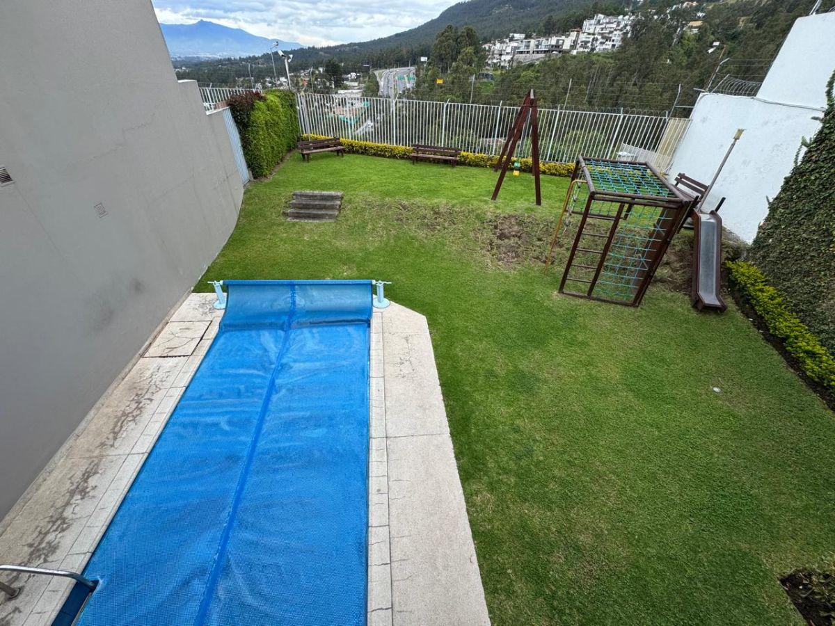 En Venta Casa de Tres Dorm. en Conjunto Privado 236 m² - San Juan de Cumbayá — imagen 8