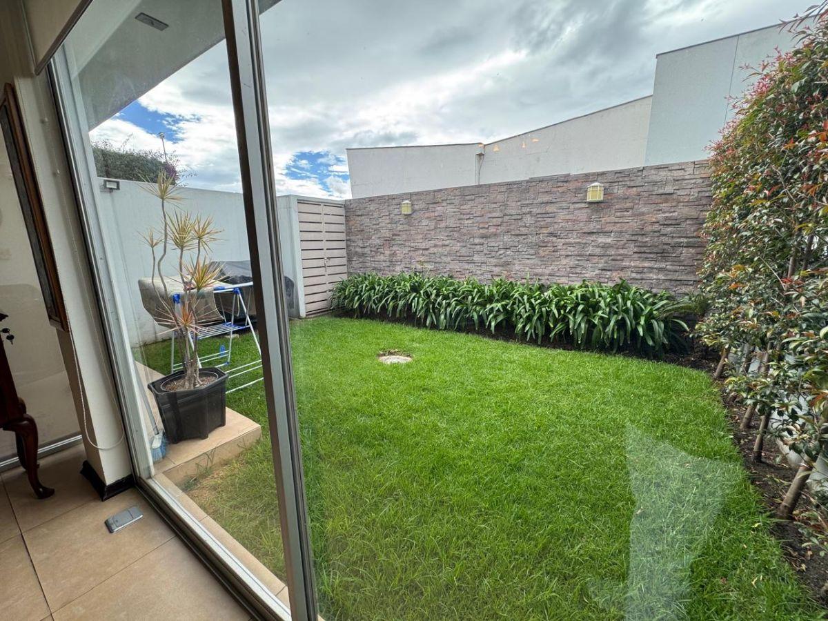 En Venta Casa de Tres Dorm. en Conjunto Privado 236 m² - San Juan de Cumbayá — imagen 6