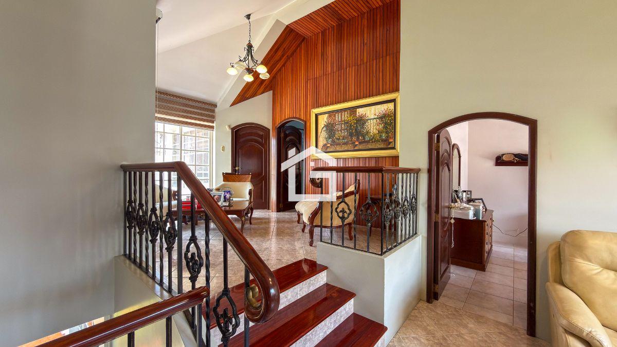 Casa de Lujo en Venta en Sector Unioro, Machala – Exclusividad y Ubicación Privilegiada, El Oro — imagen 8