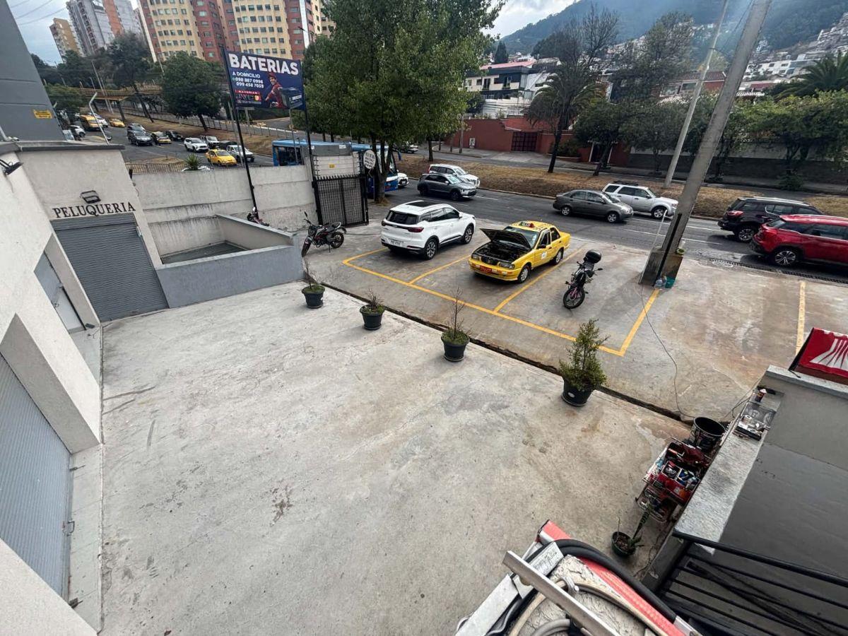 Casa Comercial Remodelada Sobre La Av Occidental – Sector El Bosque — imagen 6
