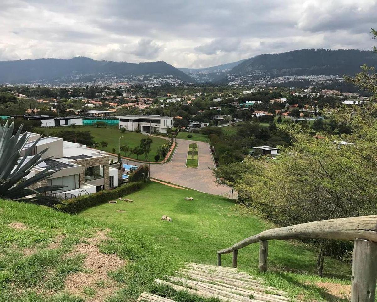 Terreno Esquinero de 1065 m² en Venta en Urbanización Privada en Cumbayá — imagen 7