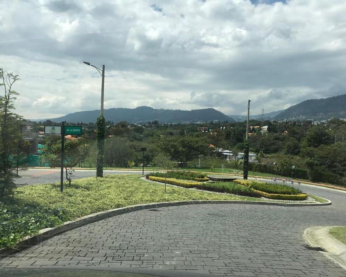 Terreno Esquinero de 1065 m² en Venta en Urbanización Privada en Cumbayá — imagen 6