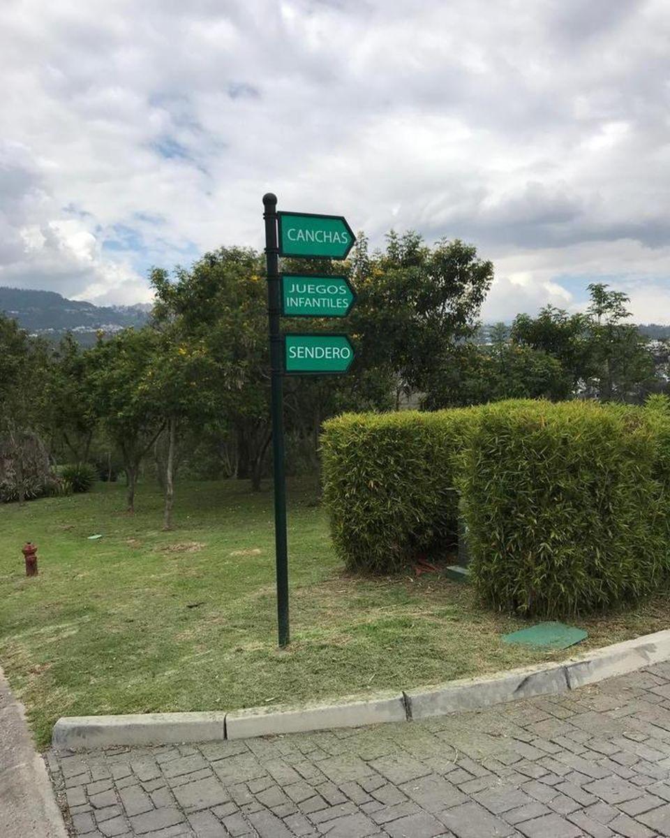Terreno Esquinero de 1065 m² en Venta en Urbanización Privada en Cumbayá — imagen 5