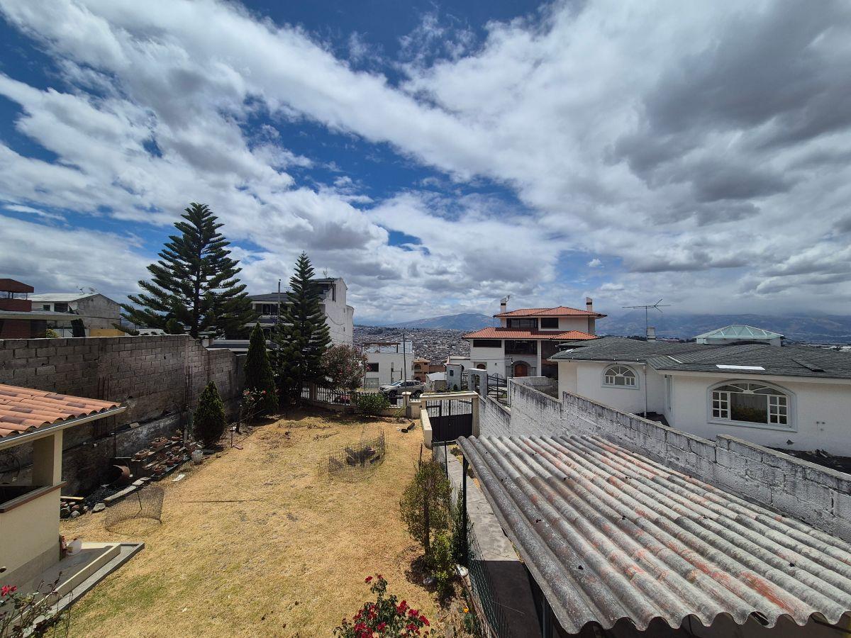Casa Independiente con Terreno Urb. Privada Uraba - Norte de Quito — imagen 9