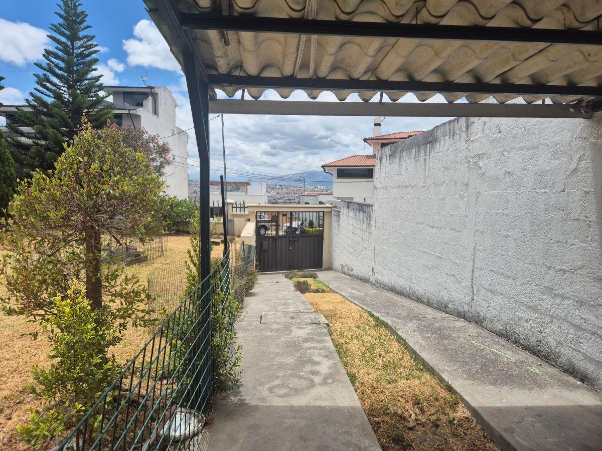 Casa Independiente con Terreno Urb. Privada Uraba - Norte de Quito — imagen 6