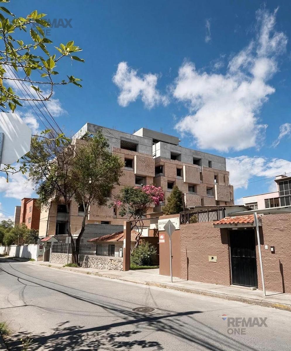 En Venta Departamento de Lujo 3 Habitaciones en La Av Paucarbamba, Azuay — imagen 9