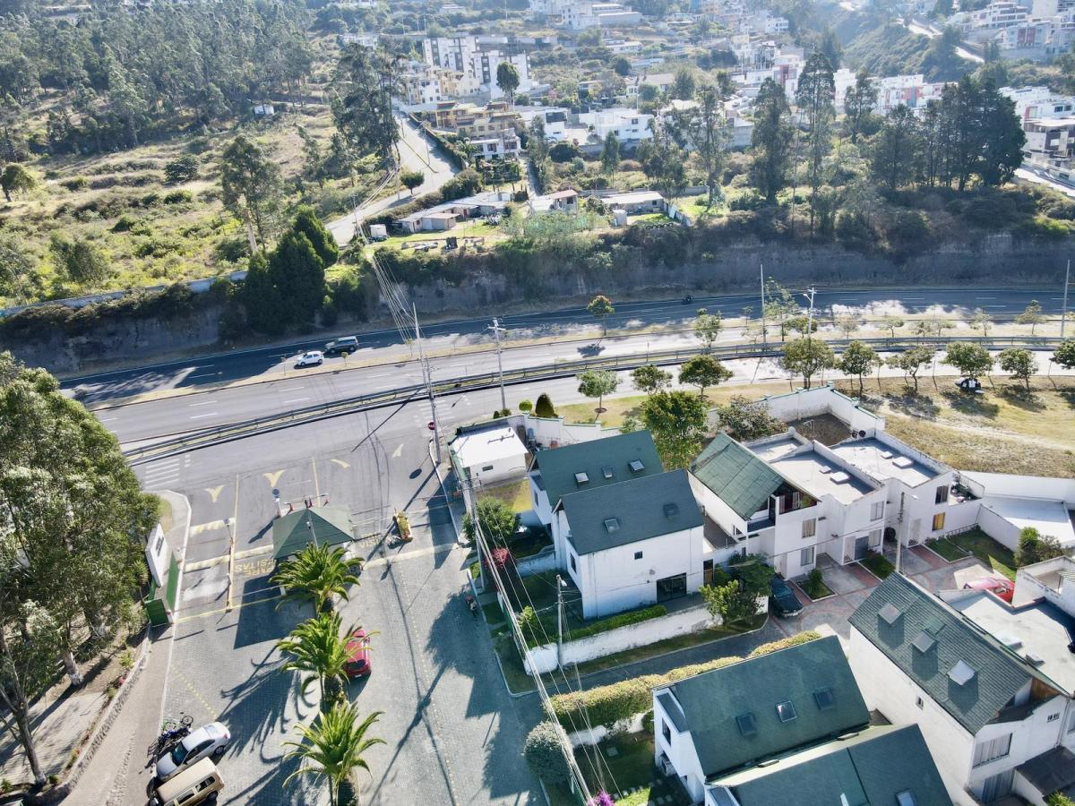 Casa Esquinera en Venta Cerca del Centro Comercial El Portal — imagen 9