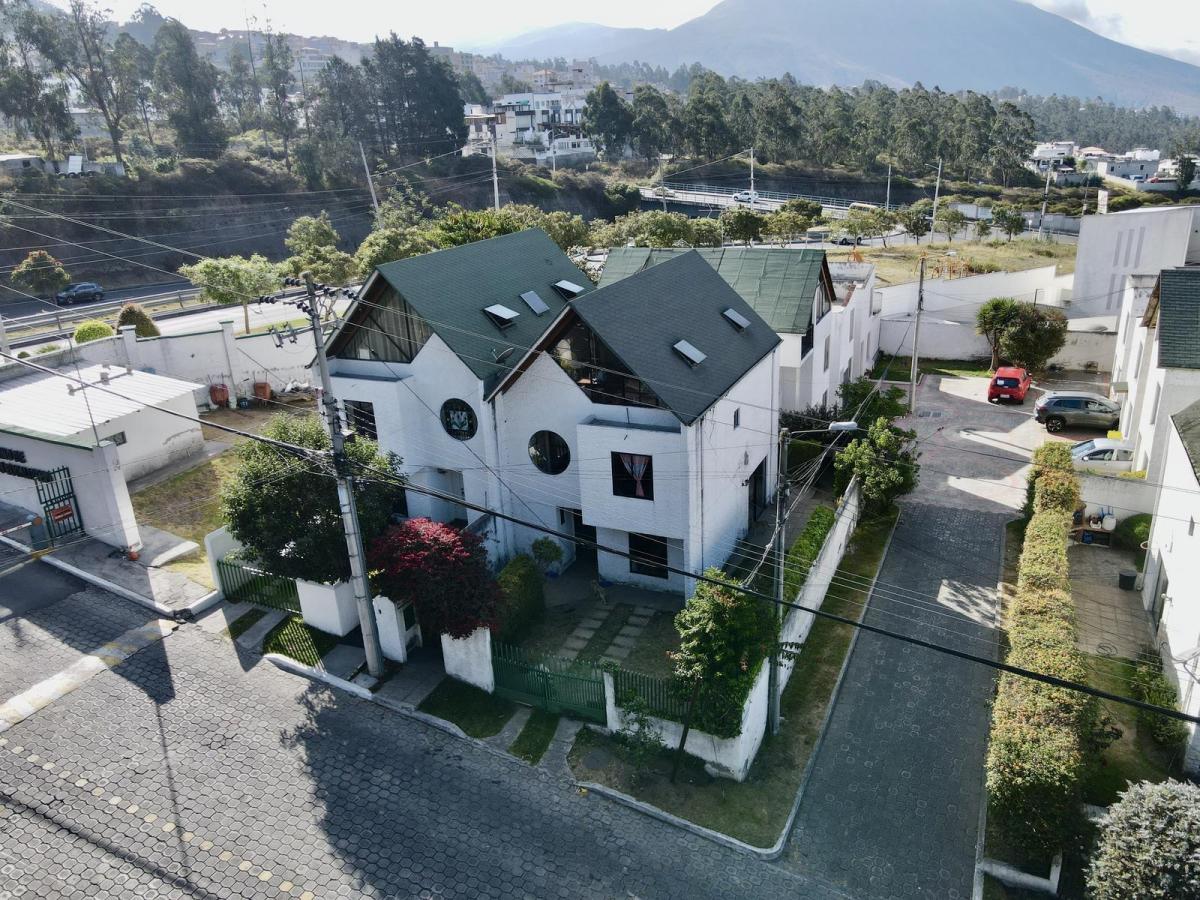 Casa Esquinera en Venta Cerca del Centro Comercial El Portal — imagen 8