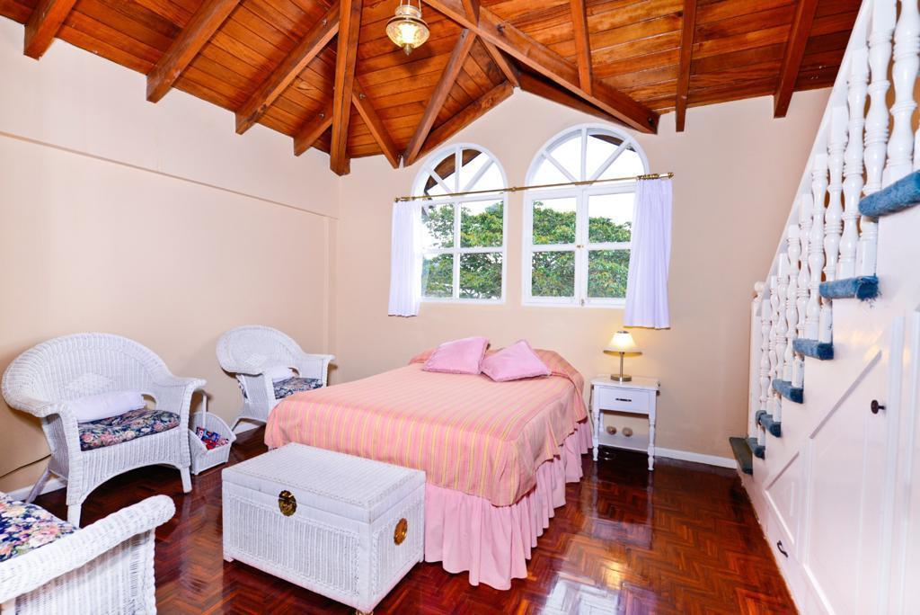 Vendo Casa Quinta con Amplios Jardines Sector Conocoto — imagen 4