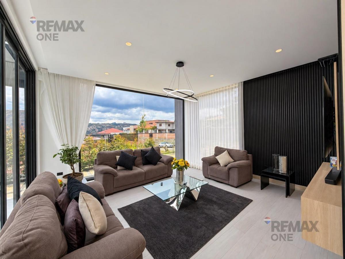 En Venta Casa con Piscina en Challuabamba, Azuay — imagen 10