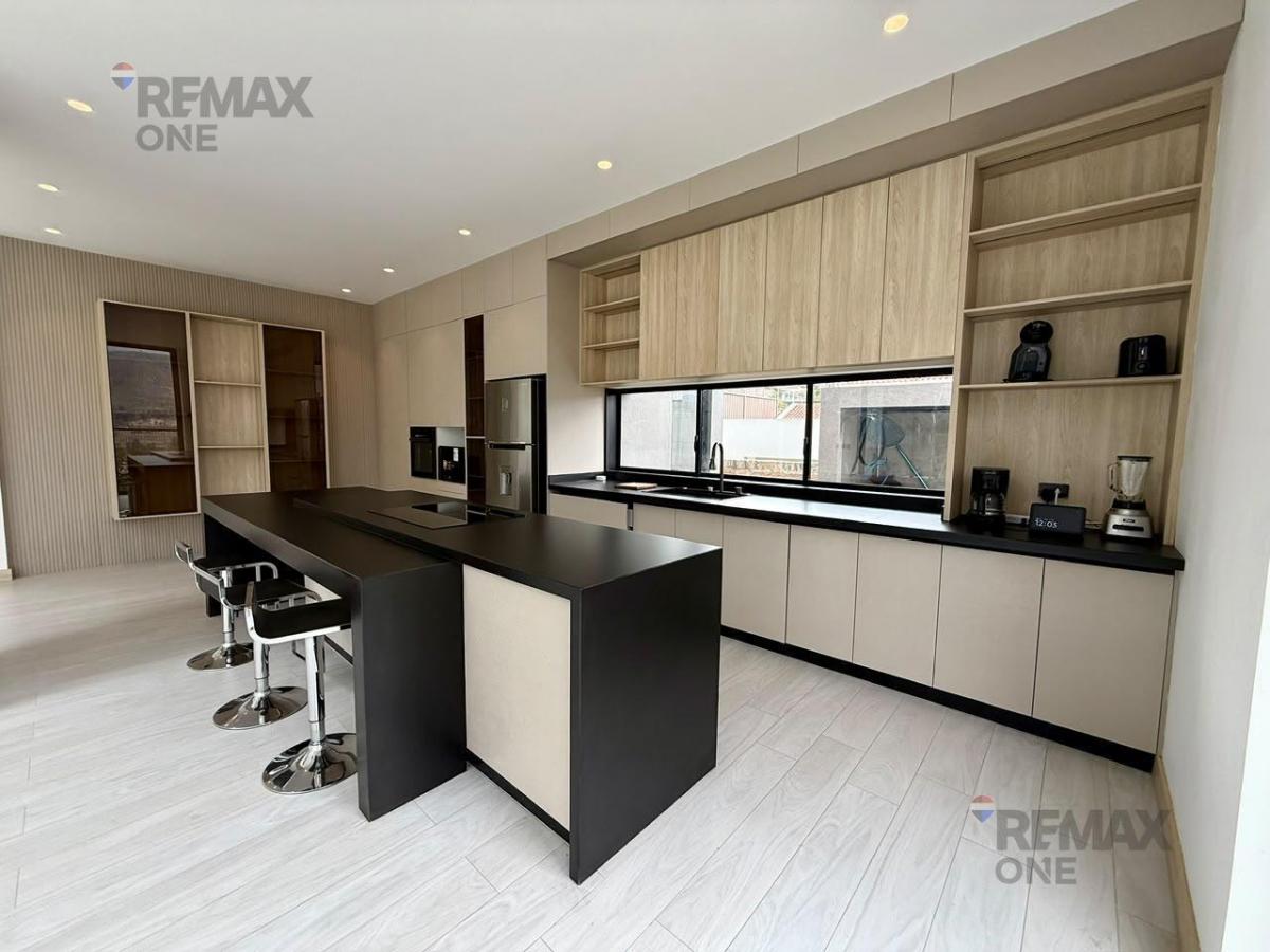 En Venta Casa con Piscina en Challuabamba, Azuay — imagen 8