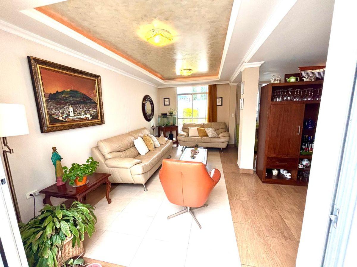 Casa de Venta Dentro de Conjunto Pequeño de 3 Casas/dentro de La Urbanización La Catolica! — imagen 9
