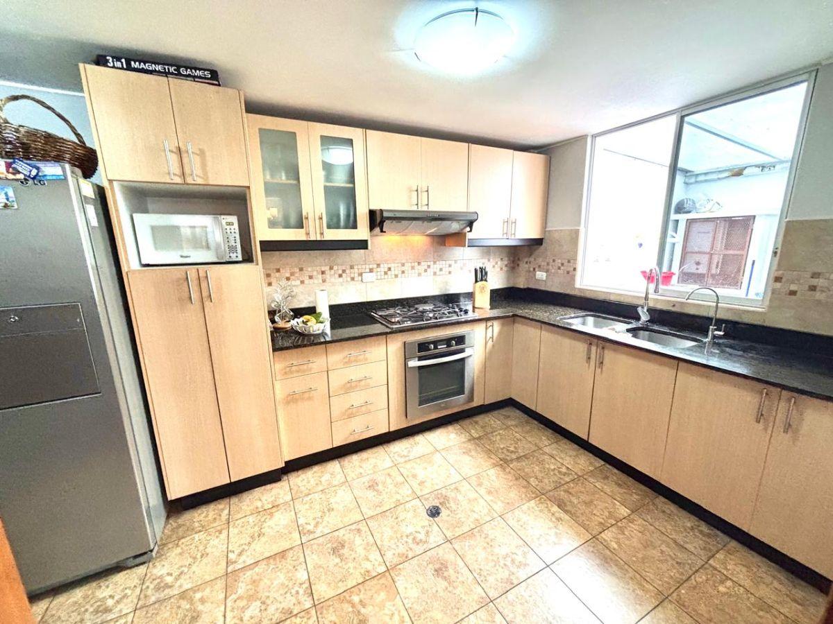 Casa de Venta Dentro de Conjunto Pequeño de 3 Casas/dentro de La Urbanización La Catolica! — imagen 6
