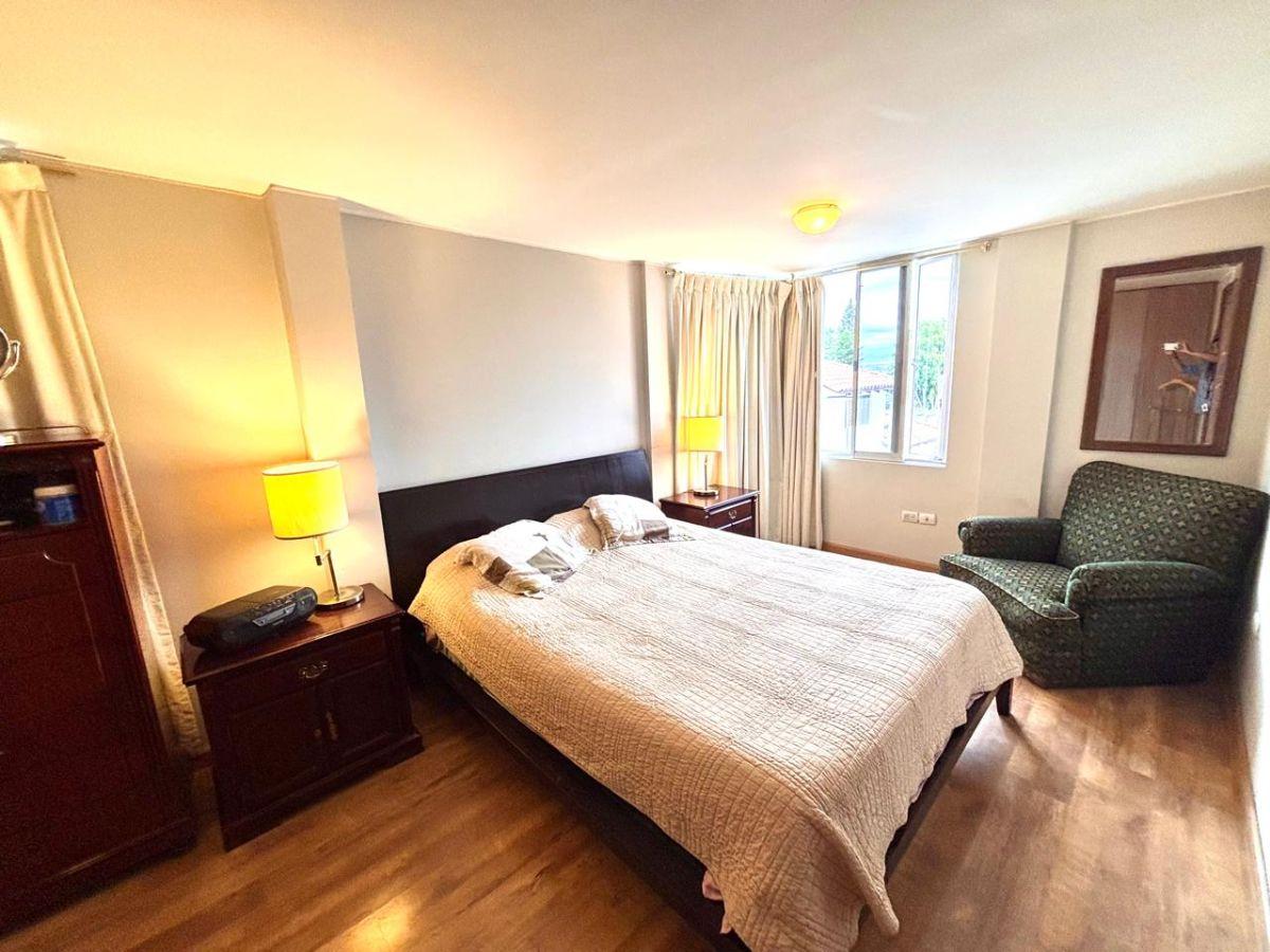 Casa de Venta Dentro de Conjunto Pequeño de 3 Casas/dentro de La Urbanización La Catolica! — imagen 3
