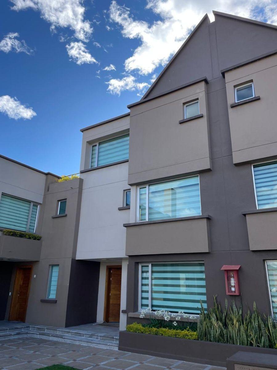 Casa de 3 Habitaciones en Venta Miravalle - Cumbayá, Terreno y Construcción 445 m². Provincia de Pichincha — imagen 9