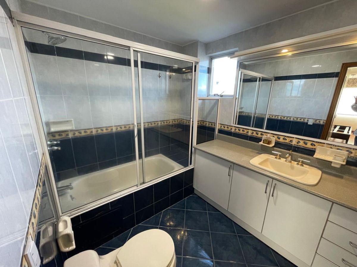 Casa de 3 Habitaciones en Venta Miravalle - Cumbayá, Terreno y Construcción 445 m². Provincia de Pichincha — imagen 7