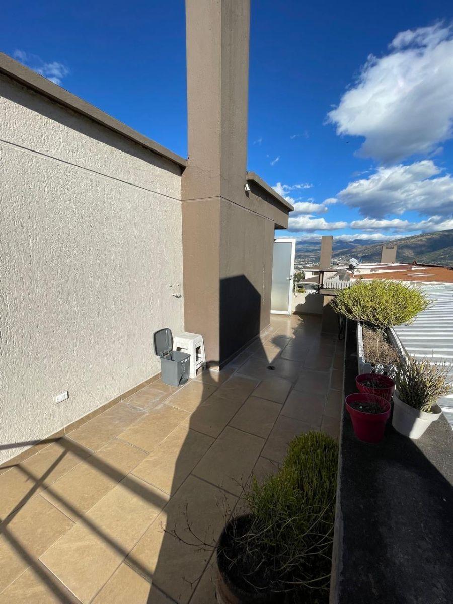 Casa de 3 Habitaciones en Venta Miravalle - Cumbayá, Terreno y Construcción 445 m². Provincia de Pichincha — imagen 3