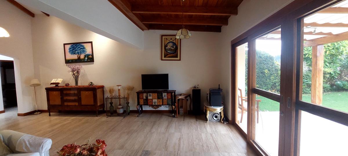 Checa, Pakakuna Gardens, Vendo Hermosa Villa 163 m², 2 Dorm., Garaje Cubierto, Bodega, Jardínes — imagen 4